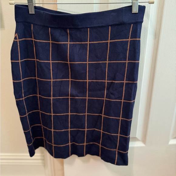 Saks 5th Avenue Plaid Navy Skirt - Picture 2 of 8